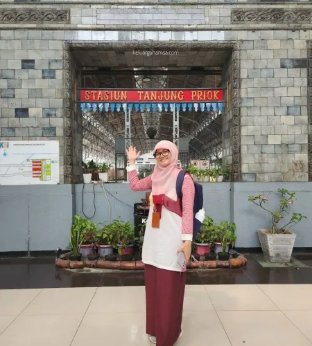 Menyaksikan Jejak Waktu di Stasiun Tanjung Priok