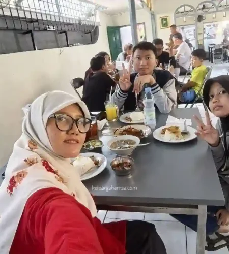 Makan Siang di Rumah Makan Ramayana Rangkasbitung, Lebak, Banten